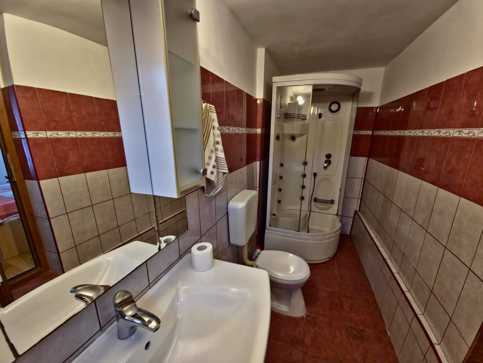 Casa la sol 4 camere zona Trocadero Dacia