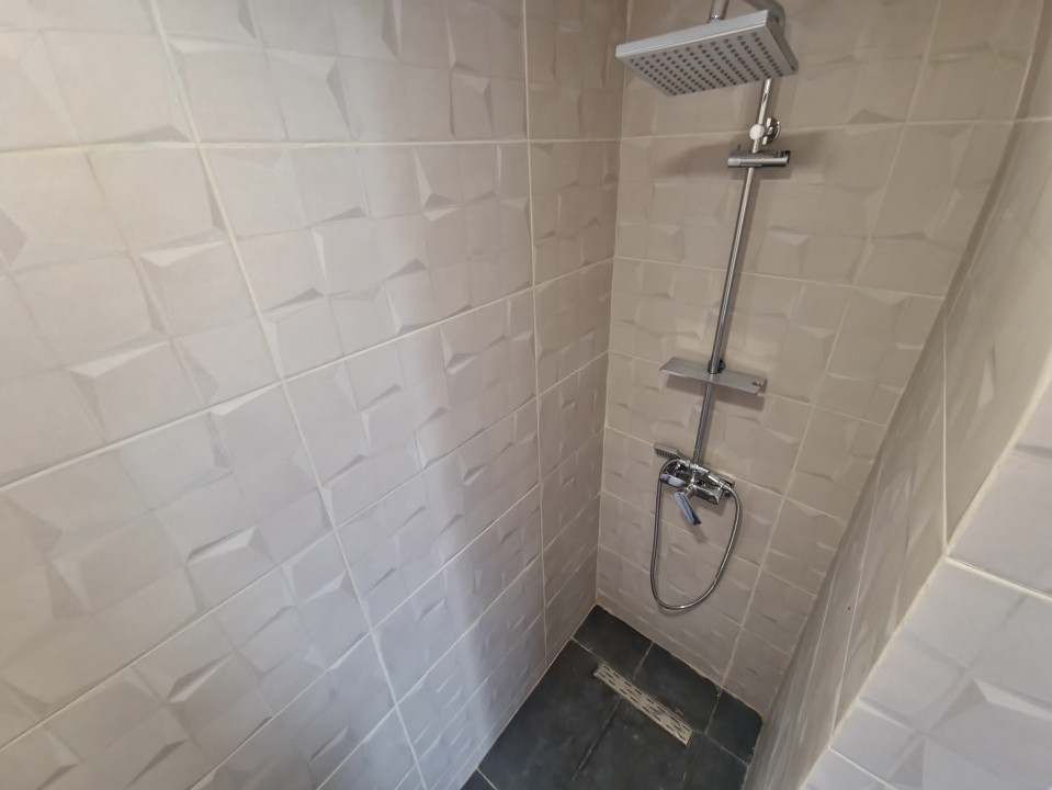 Casa individuala 3 camere foisor acoperit curte km 4