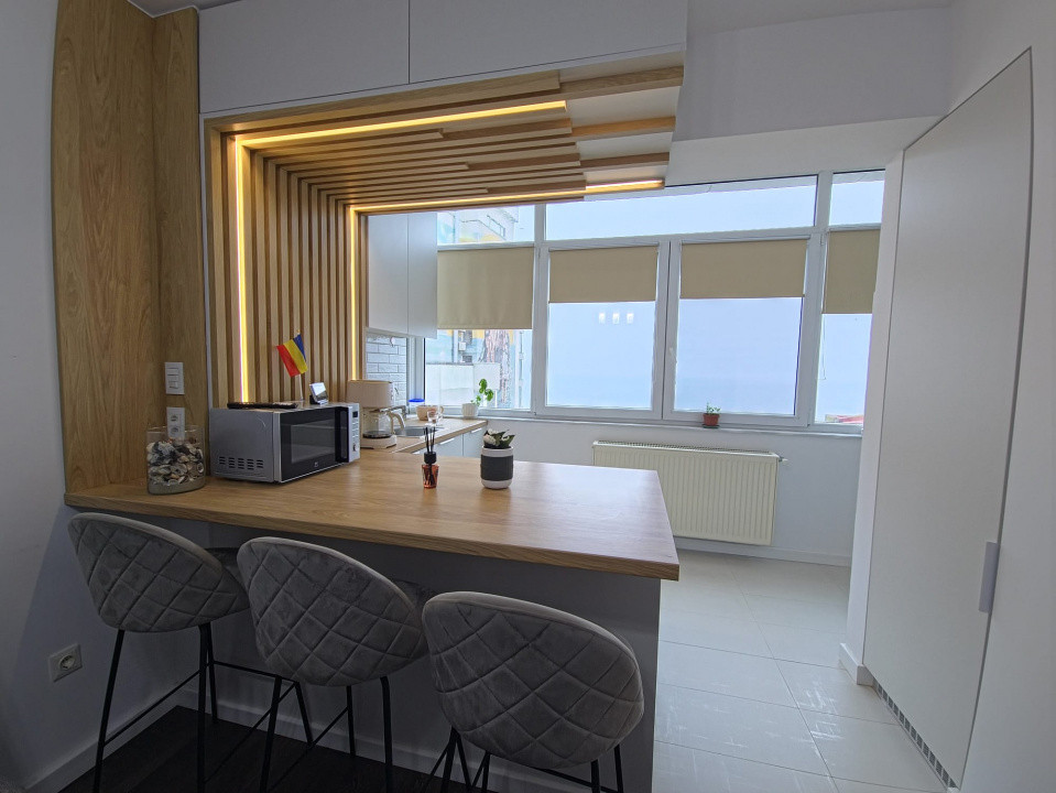 Centru Neversea apartament 3 camere decomandat vedere mare