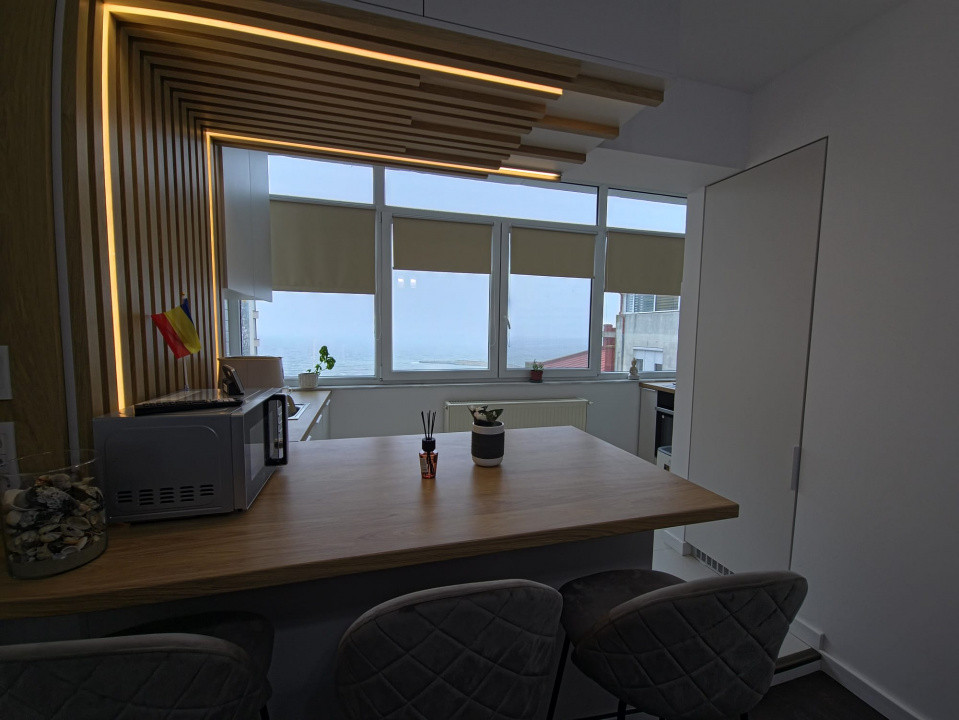 Centru Neversea apartament 3 camere decomandat vedere mare