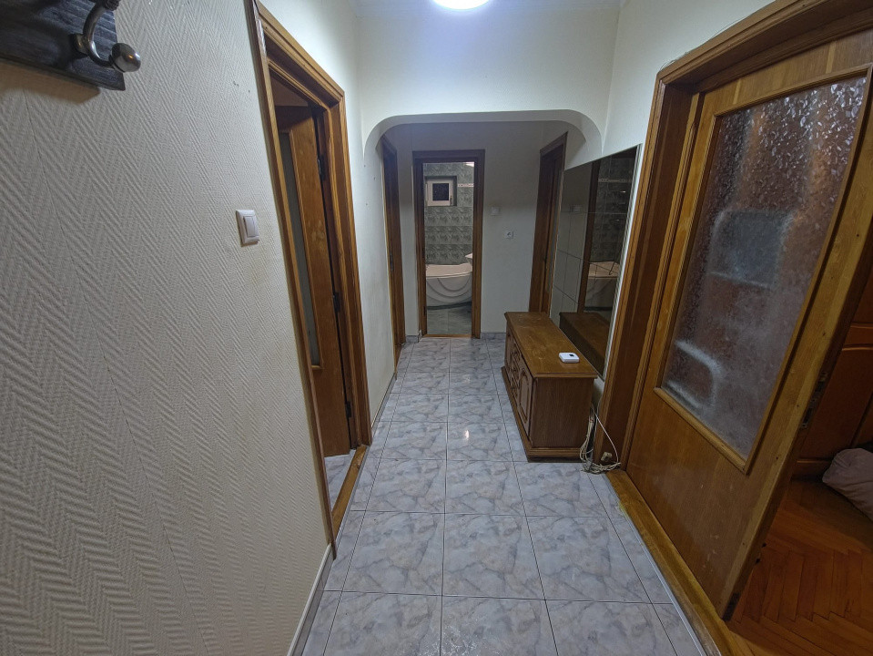 Faleza Nord apartament 3 camere decomandat