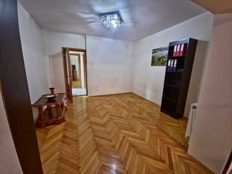 Faleza Nord apartament 3 camere decomandat