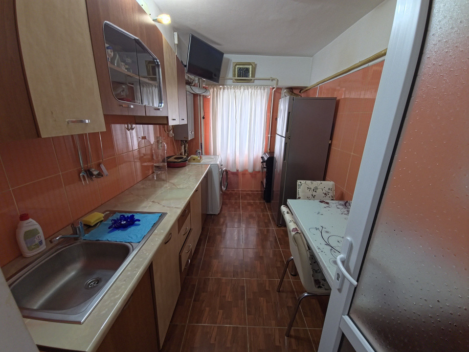 Dacia Biserica Albă  2 camere decomandat  termen lung