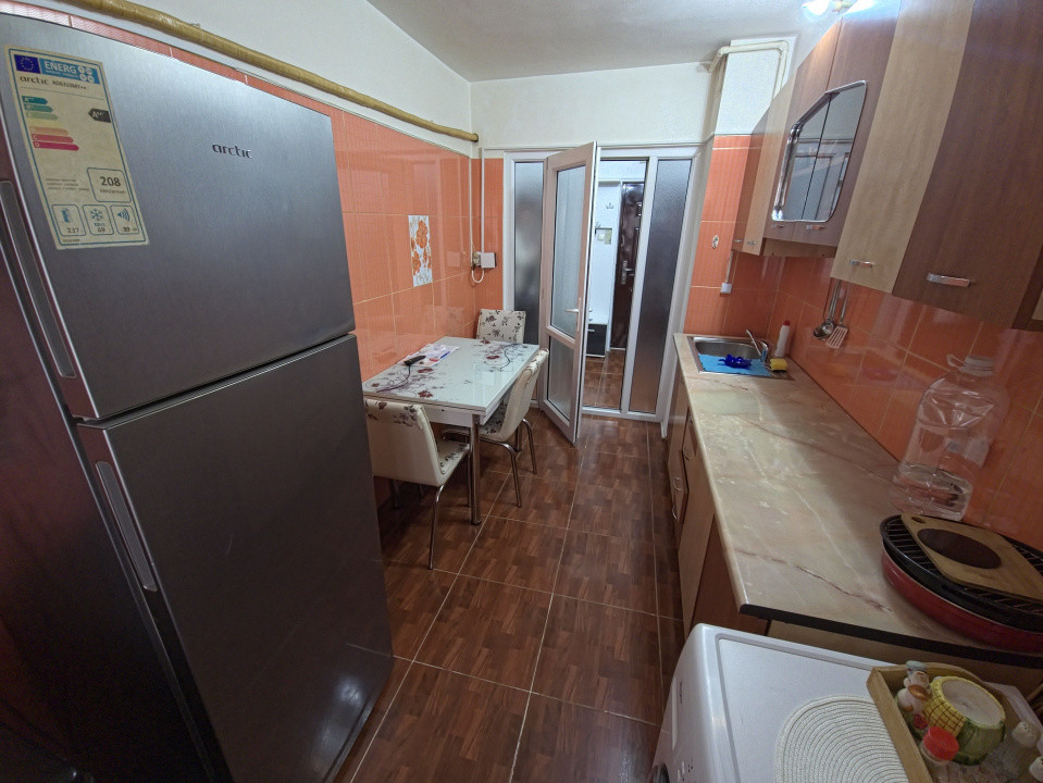 Dacia Biserica Albă  2 camere decomandat  termen lung