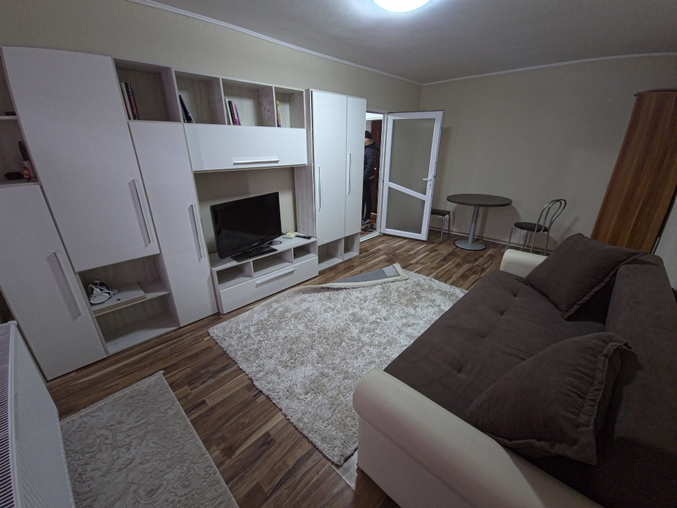 Dacia Biserica Albă  2 camere decomandat  termen lung