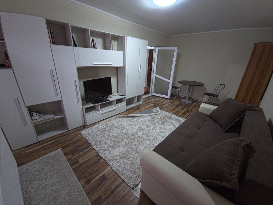 Dacia Biserica Albă  2 camere decomandat  termen lung