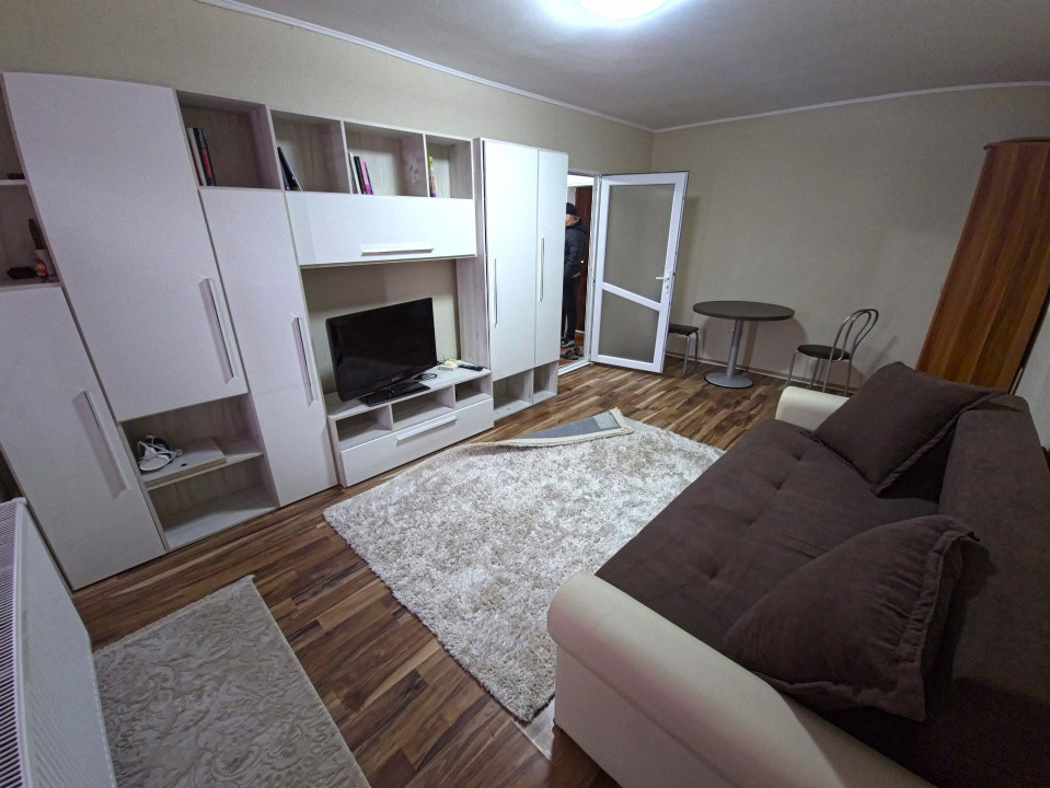 Dacia Bld. Tomis  2 camere decomandat  parter  zonă excelentă