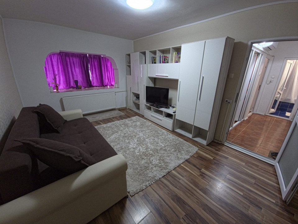 Dacia Bld. Tomis  2 camere decomandat  parter  zonă excelentă