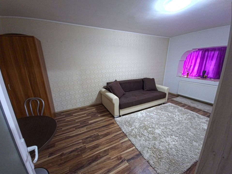 Dacia Bld. Tomis  2 camere decomandat  parter  zonă excelentă