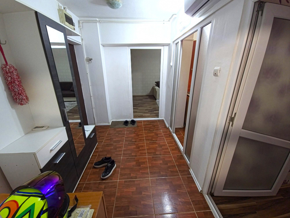 Dacia Bld. Tomis  2 camere decomandat  parter  zonă excelentă