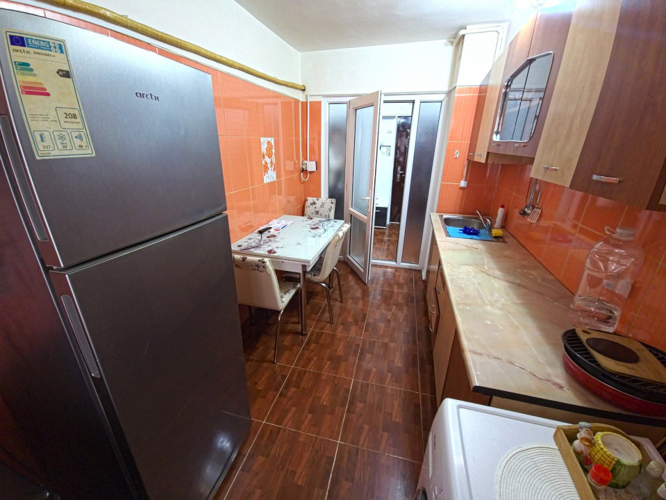 Dacia Bld. Tomis  2 camere decomandat  parter  zonă excelentă