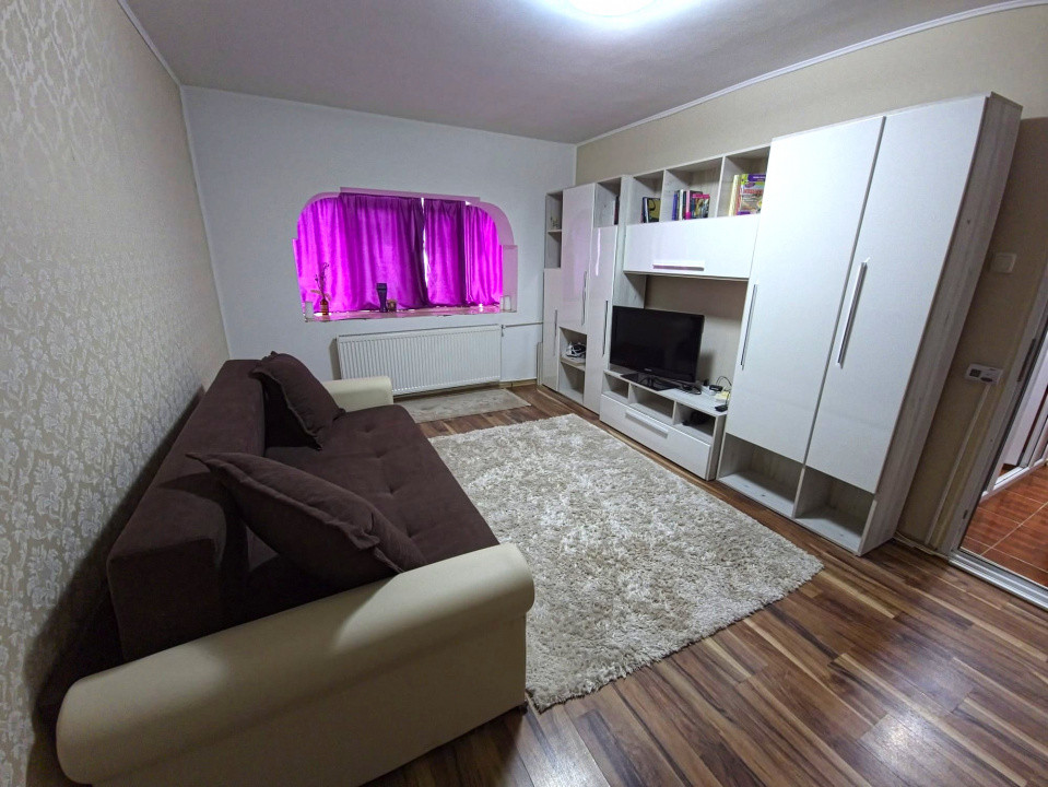 Dacia Bld. Tomis  2 camere decomandat  parter  zonă excelentă