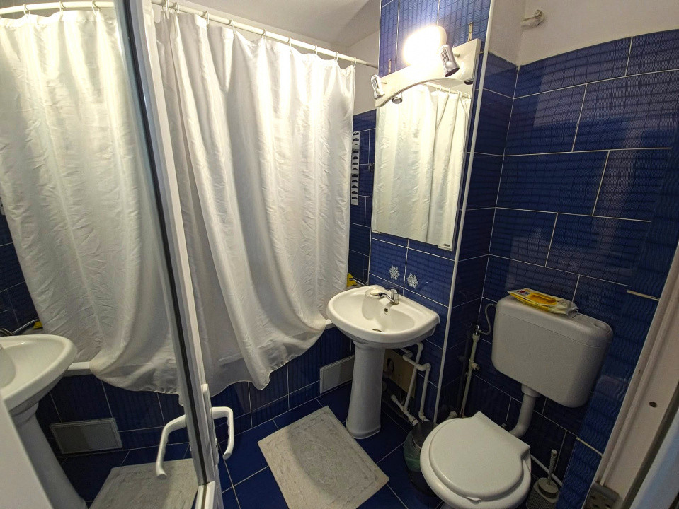 Dacia Bld. Tomis  2 camere decomandat  parter  zonă excelentă