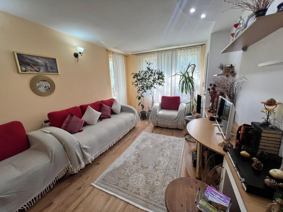 Far  apartament 3 camere decomandat etaj 1 loc parcare
