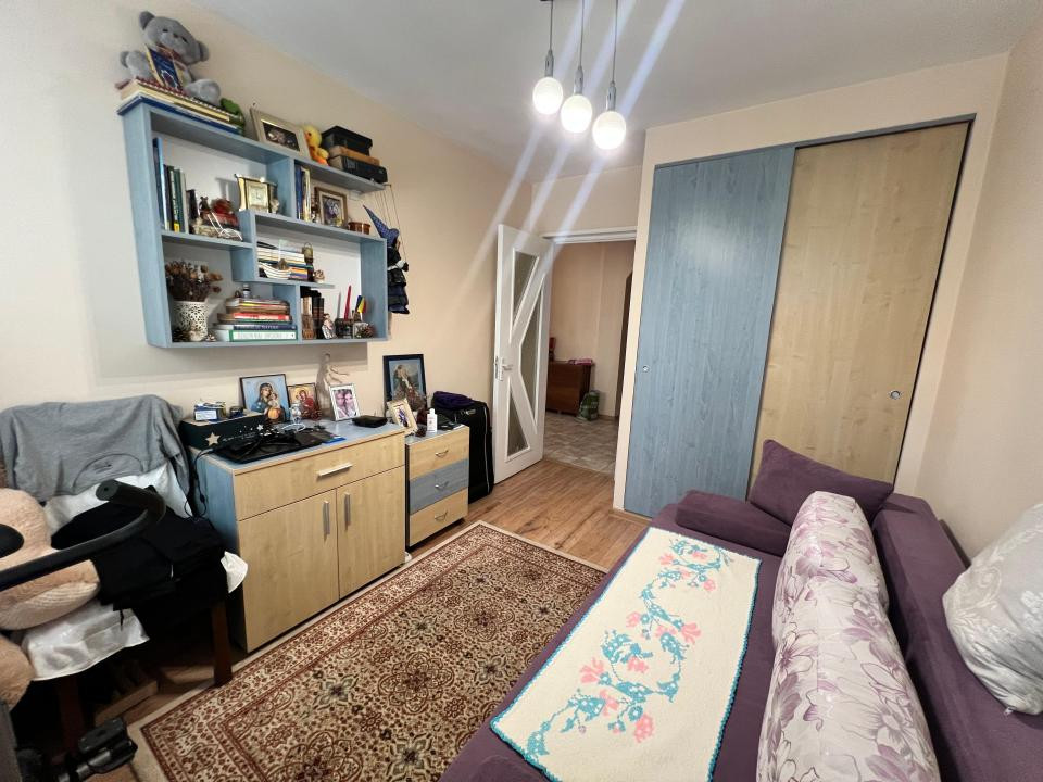 Far  apartament 3 camere decomandat etaj 1 loc parcare