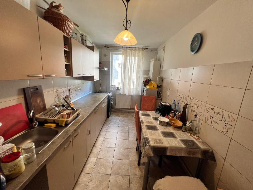 Far  apartament 3 camere decomandat etaj 1 loc parcare
