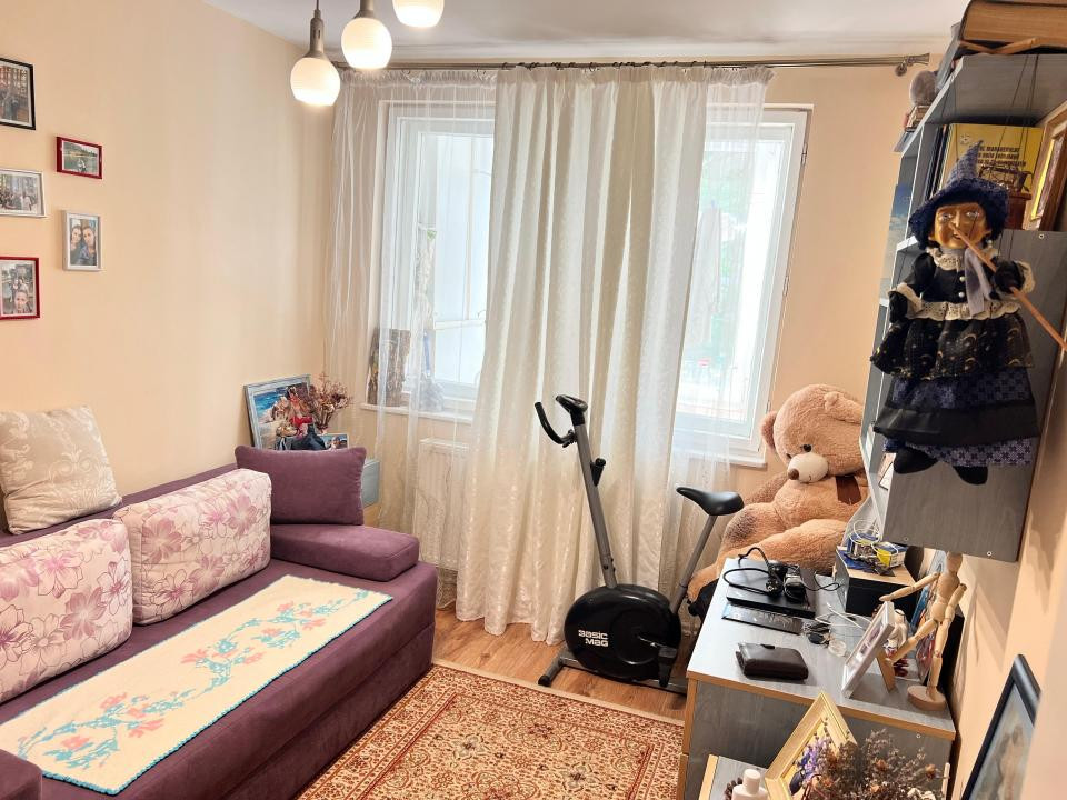 Far  apartament 3 camere decomandat etaj 1 loc parcare
