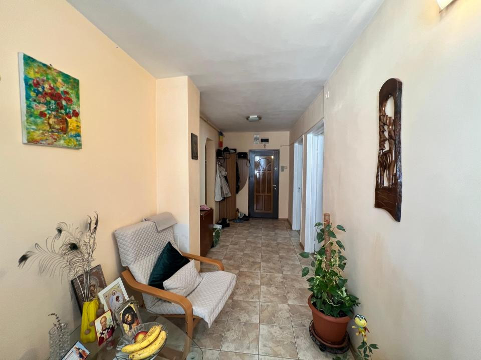 Far  apartament 3 camere decomandat etaj 1 loc parcare
