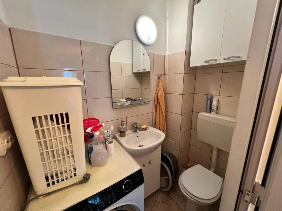 Far  apartament 3 camere decomandat etaj 1 loc parcare