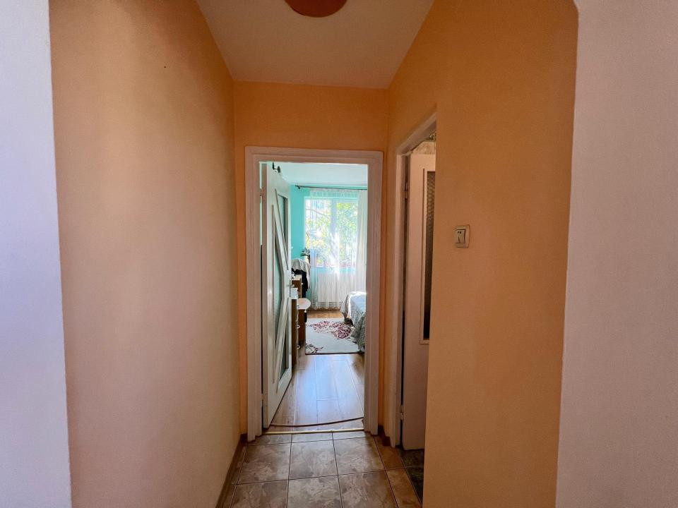 Far  apartament 3 camere decomandat etaj 1 loc parcare