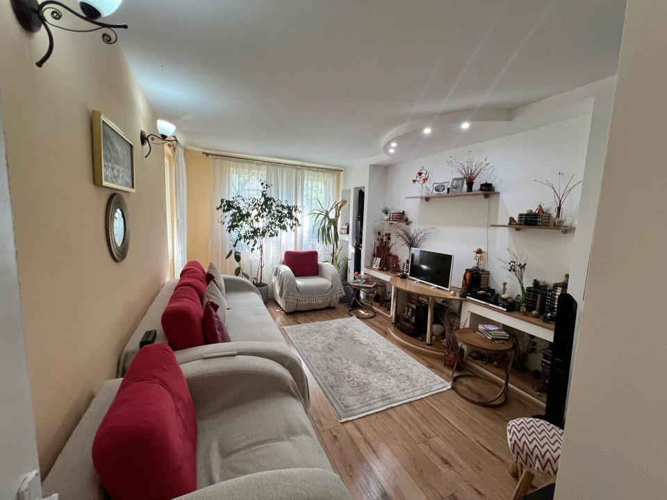 Far  apartament 3 camere decomandat etaj 1 loc parcare
