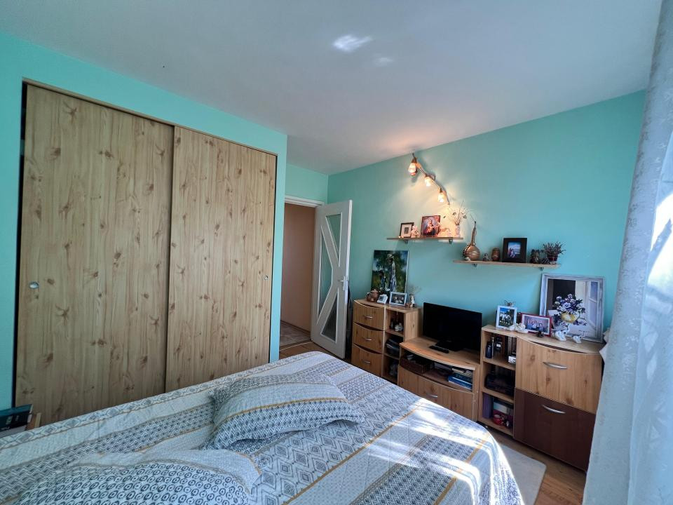 Far  apartament 3 camere decomandat etaj 1 loc parcare