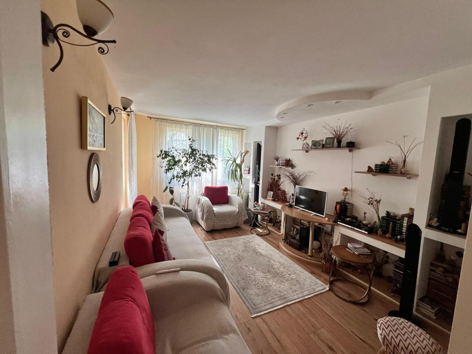 Far  apartament 3 camere decomandat etaj 1 loc parcare