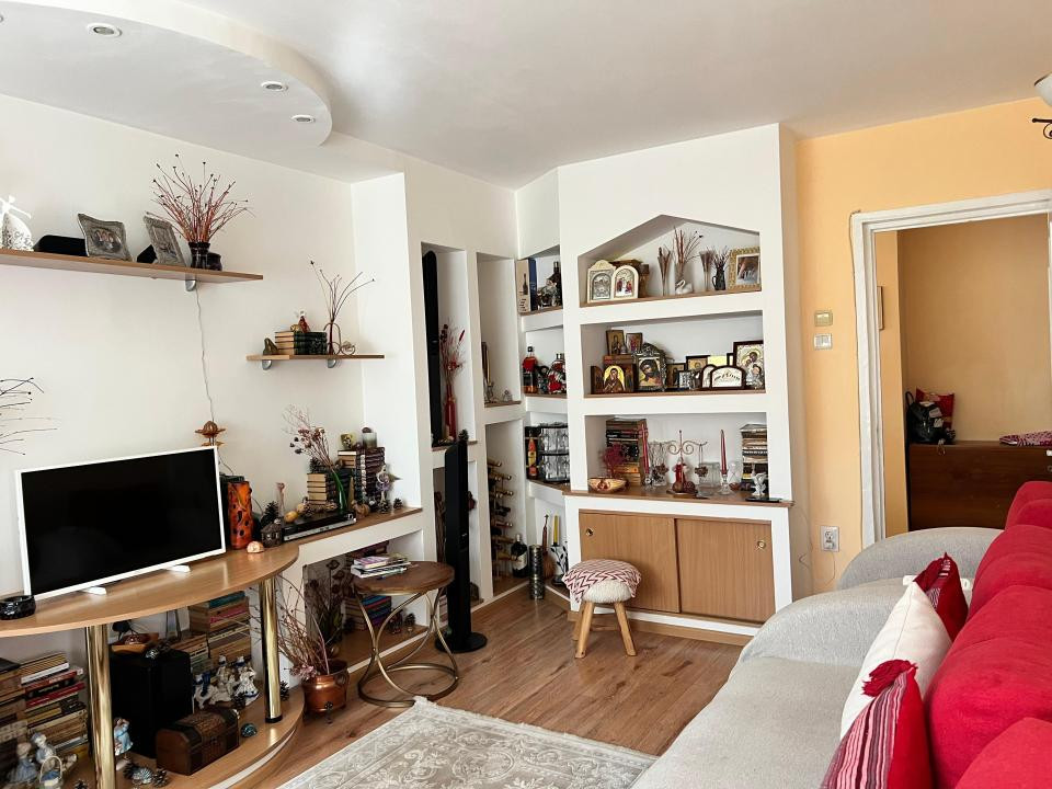 Far  apartament 3 camere decomandat etaj 1 loc parcare