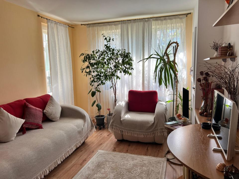 Far  apartament 3 camere decomandat etaj 1 loc parcare