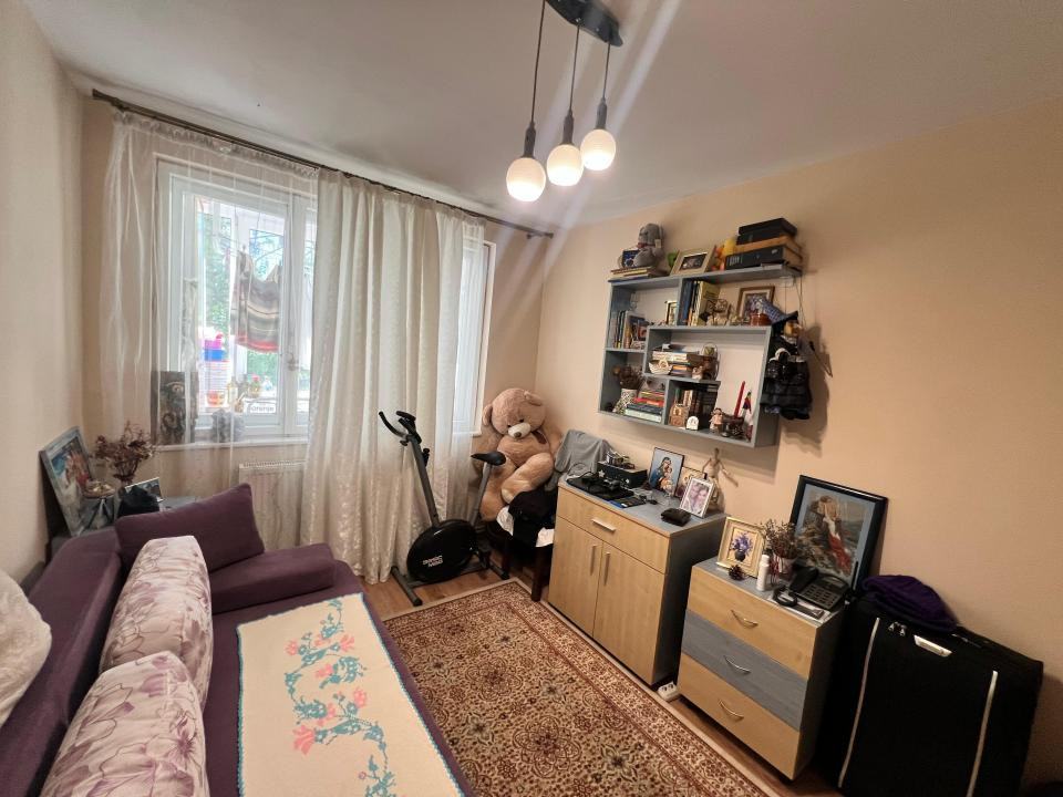 Far  apartament 3 camere decomandat etaj 1 loc parcare