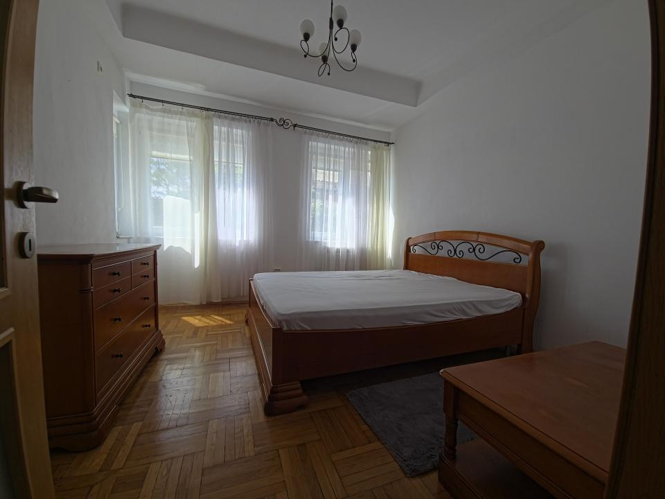 Chirie Termen Lung  3 Camere  Centrul Vechi  