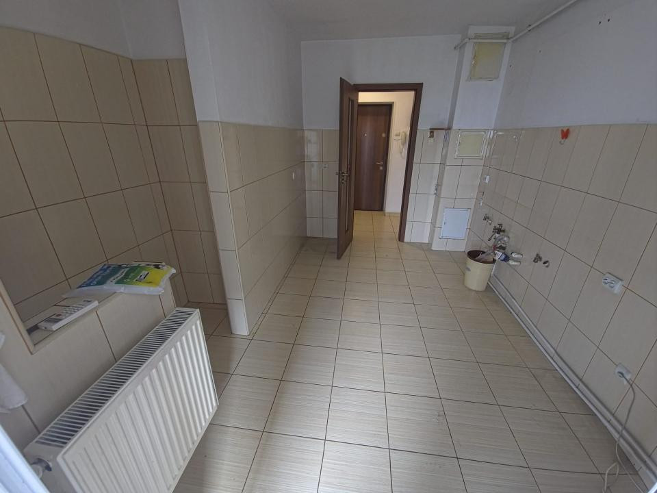 Tomis II apartament 2 camere decomandat gol centrala gaze