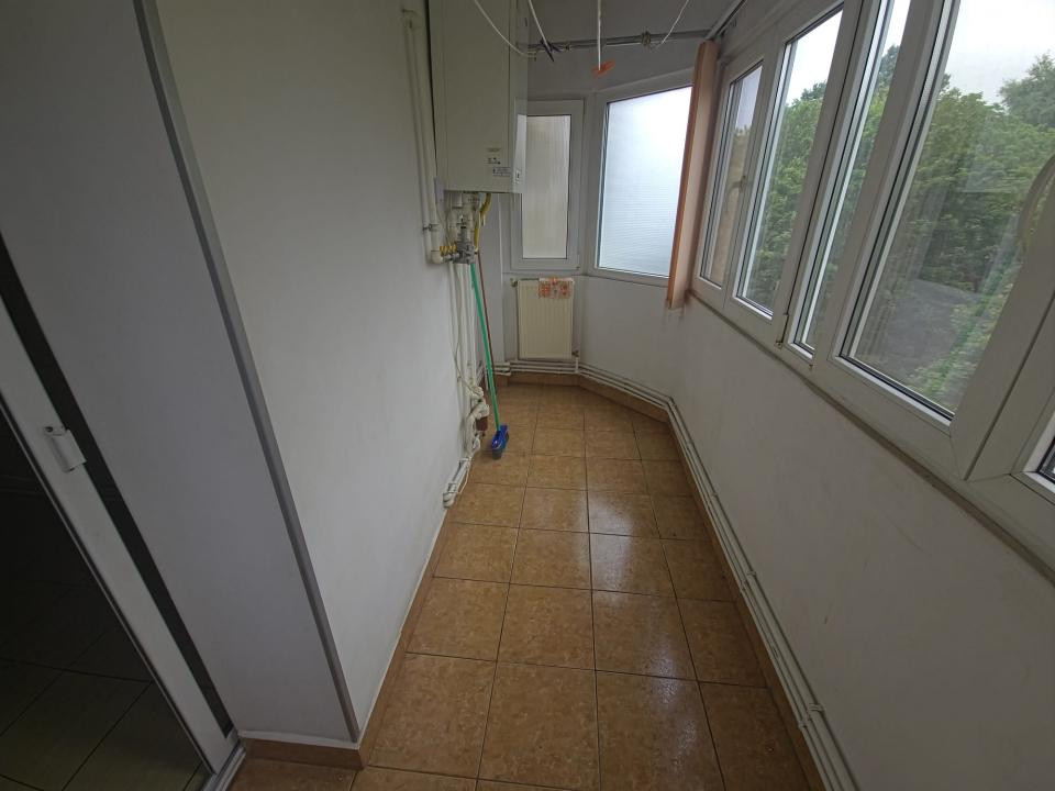 Tomis II apartament 2 camere decomandat gol centrala gaze