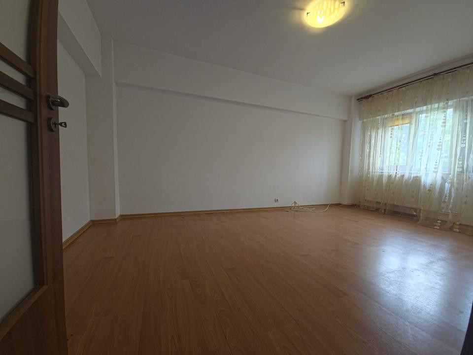 Tomis II apartament 2 camere decomandat gol centrala gaze