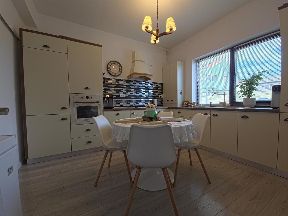 Palazu Mare Duplex Premium 4 Camere  Mobilat și Utilat  Curte 2 Parcări