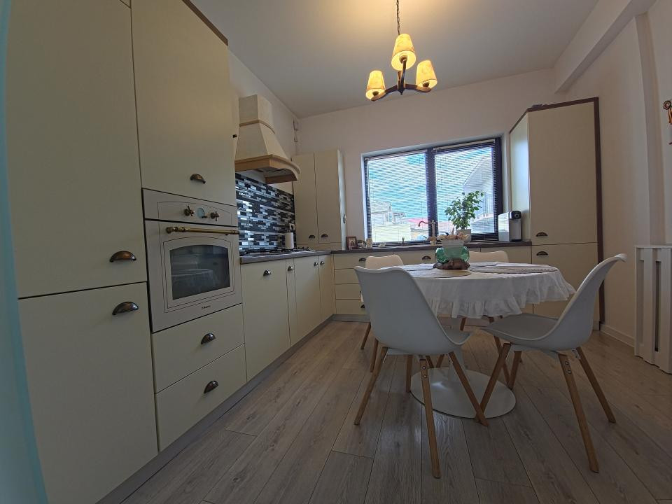 Palazu Mare Duplex Premium 4 Camere  Mobilat și Utilat  Curte 2 Parcări