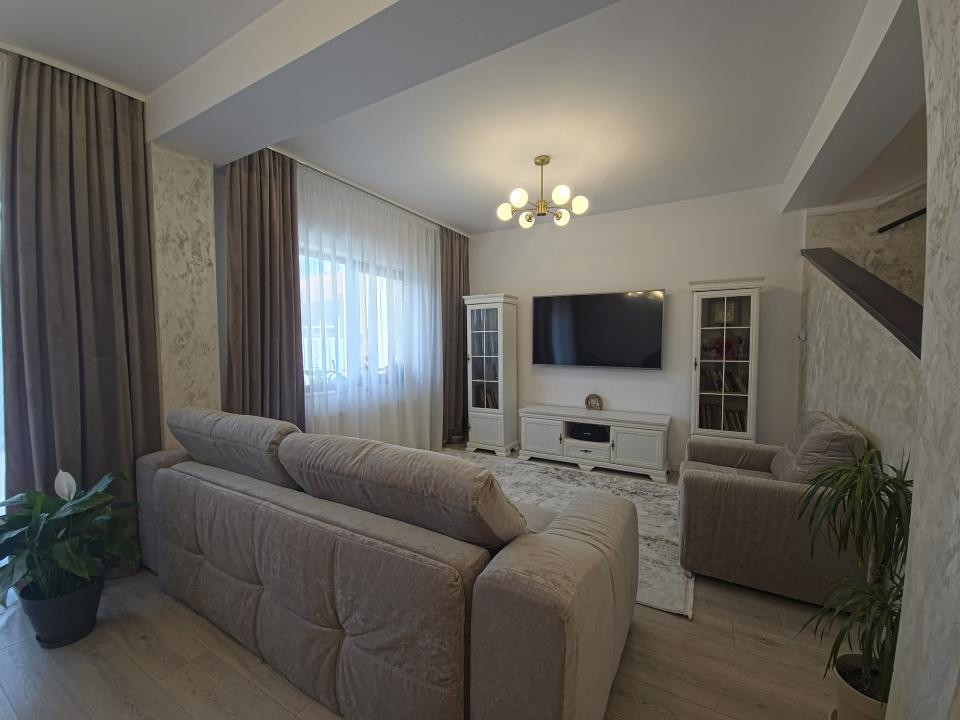 Palazu Mare Duplex Premium 4 Camere  Mobilat și Utilat  Curte 2 Parcări