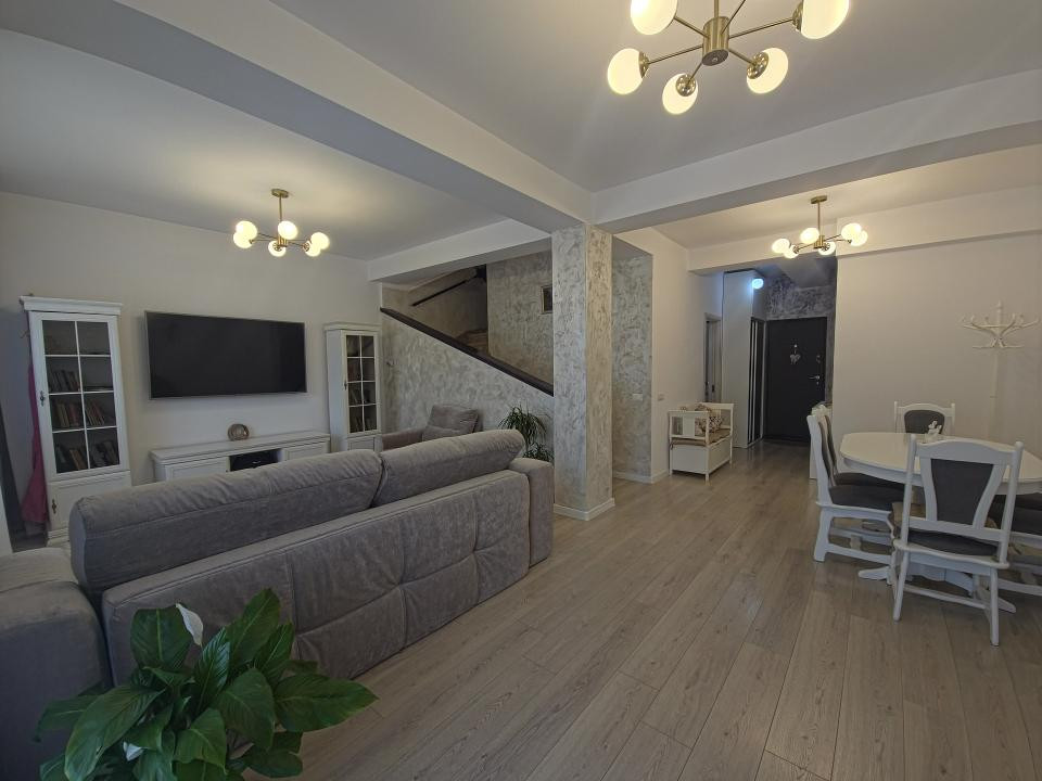 Palazu Mare Duplex Premium 4 Camere  Mobilat și Utilat  Curte 2 Parcări