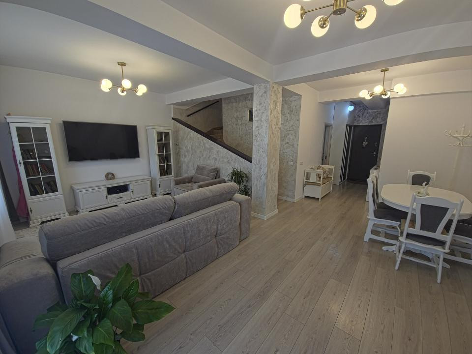 Palazu Mare Duplex Premium 4 Camere  Mobilat și Utilat  Curte 2 Parcări