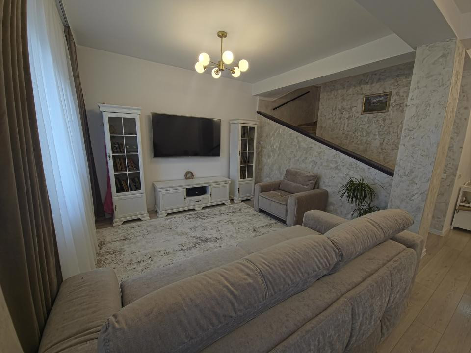 Palazu Mare Duplex Premium 4 Camere  Mobilat și Utilat  Curte 2 Parcări