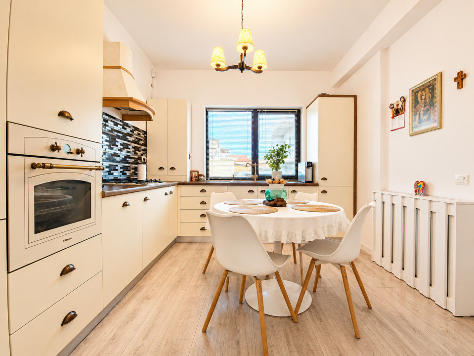 Palazu Mare Duplex Premium 4 Camere  Mobilat și Utilat  Curte 2 Parcări