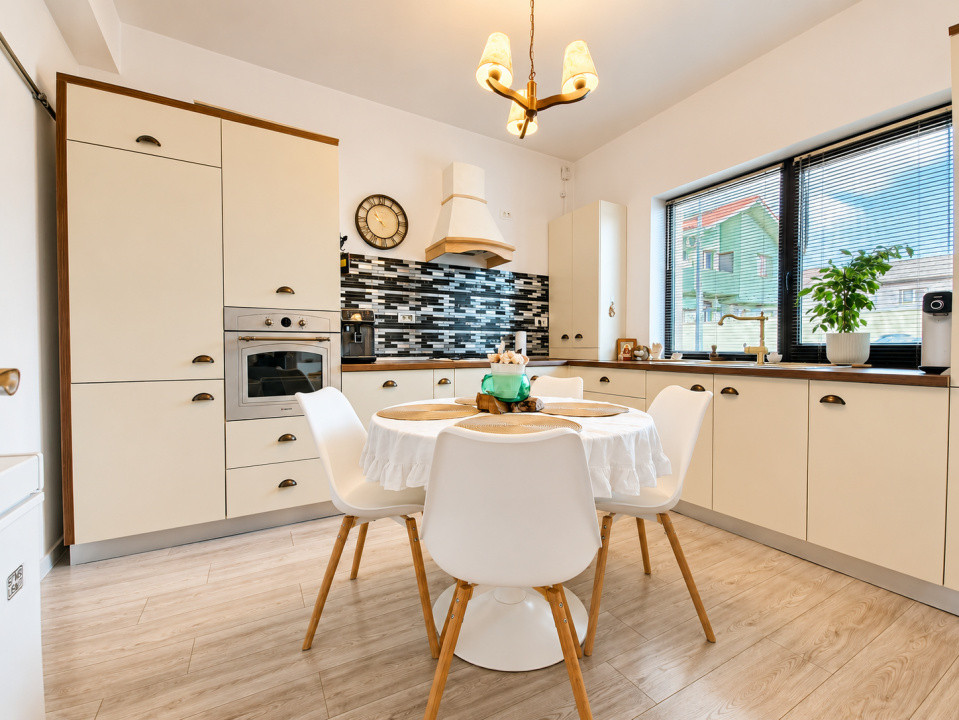 Palazu Mare Duplex Premium 4 Camere  Mobilat și Utilat  Curte 2 Parcări
