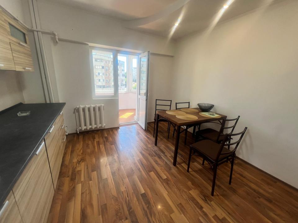 Trocadero apartament 2 camere decomandat