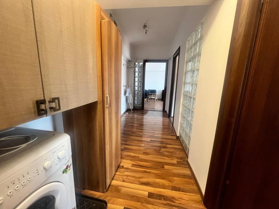Trocadero apartament 2 camere decomandat