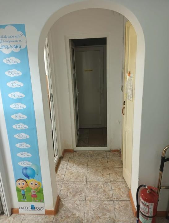 Centru Ferdinand spatiu birouri la parter bloc