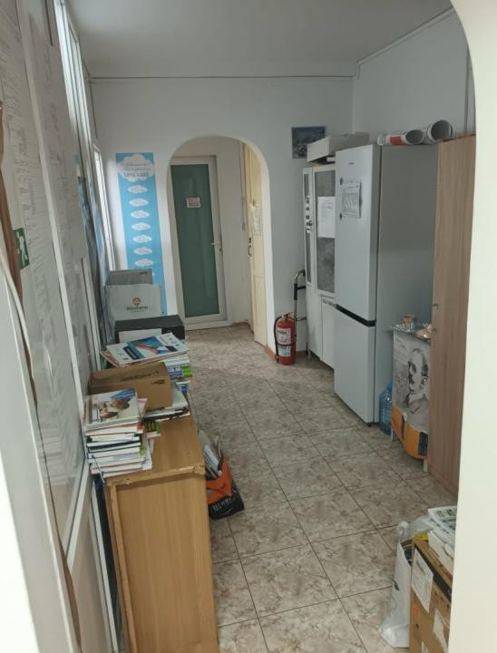 Centru Ferdinand spatiu birouri la parter bloc