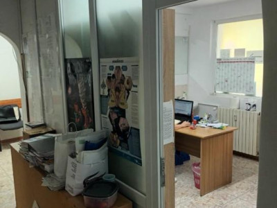 Centru Ferdinand spatiu birouri la parter bloc