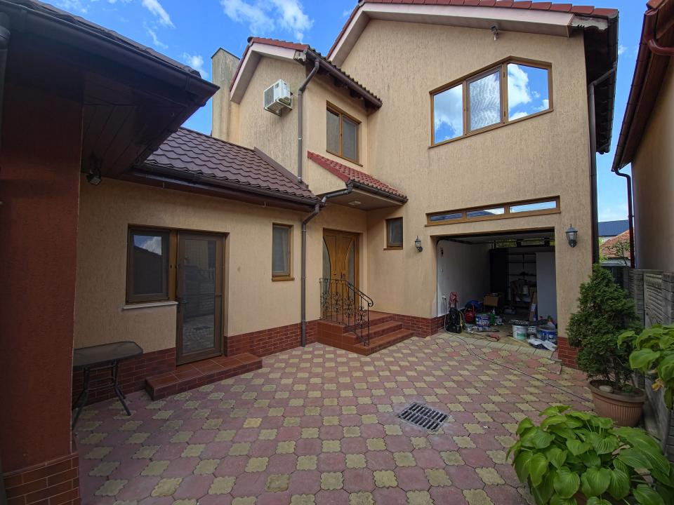 Cumpăna casă 3 camere cu garaj și curte termen lung 