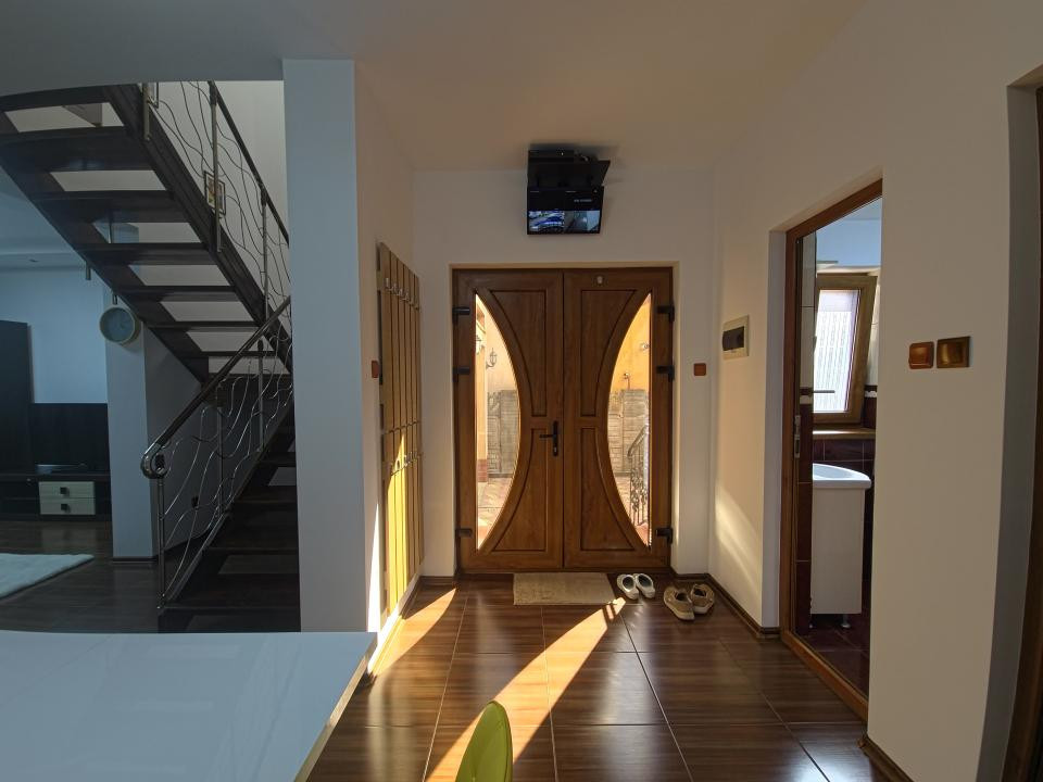 Cumpăna casă 3 camere cu garaj și curte termen lung 
