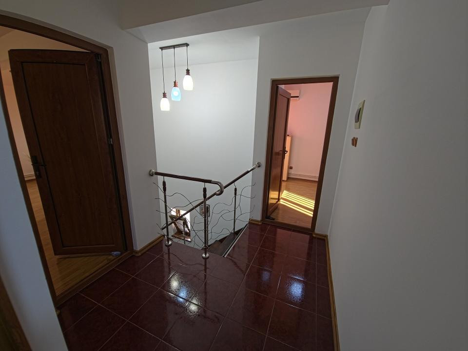 Cumpăna casă 3 camere cu garaj și curte termen lung 